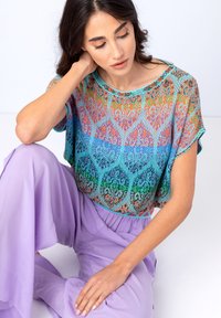 Pull Ivko Viscose Rouge Imprimé Ornement Fleuri - Col V, Manches Longues - Taille Normale, Neuf Avec Étiquettes