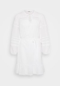 Vestido branco com mangas bufantes longas, decote com cordão e barra com babados. Apresenta detalhes em renda e uma cintura ajustada para um estilo personalizável.