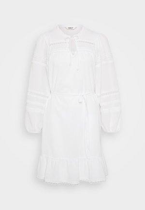 Robe blanche avec de longues manches bouffantes, un col à cordons et un ourlet froncé. Dotée d'accents en dentelle et d'une taille ajustée pour un style personnalisable.