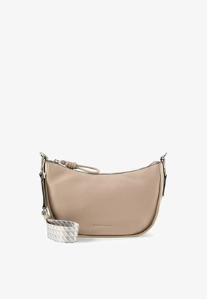 Béžová kožená kabelka ve tvaru půlměsíce s odnímatelným popruhem z vzorované látky a zapínáním na zip, na přední straně malé ražené logo značky.