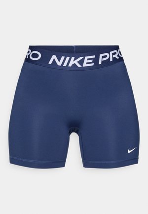 Σκούρο μπλε αθλητικές σορτς Nike Pro με φαρδύ, λευκό λογότυπο στη μέση, εφαρμοστό σχέδιο και λεία υφή, κατάλληλα για αθλητική χρήση.