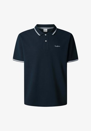 Camiseta tipo polo azul marino hecha de algodón, con un cuello clásico, tres botones y rayas blancas contrastantes en el cuello y las mangas.
