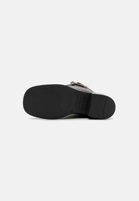 Steve Madden BONNA - Zābaki - brown