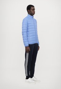 EA7 Emporio Armani TRAIN CORE JACKET - Jakna ispunjena paperjem - granada sky