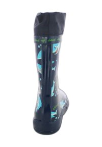 Botte de pluie en caoutchouc noire avec des graphismes de requin bleus et des textes verts, bout arrondi, semelle texturée et bord supérieur doux pour le confort.