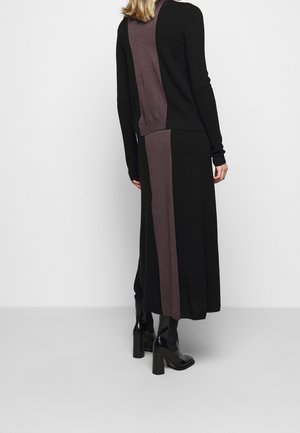 Stickad tröja - black