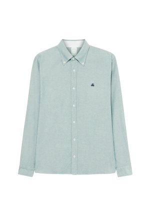 Himmelblaues, langärmliges Hemd mit Knöpfen aus Stoff mit einer subtilen Textur. Verfügt über einen umgeschlagenen Kragen und ein kleines dunkelblaues Logo auf der Brust.