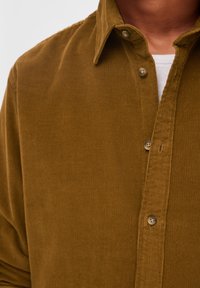 Selected Homme SLHREGOWEN SHIRT - Ing - butternut