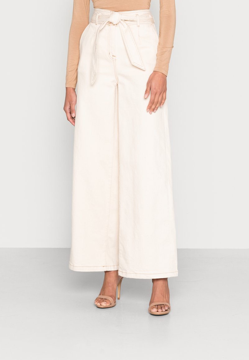 Selected Femme SLFRILAY LONG WIDE Flared Jeans creme/offwhite