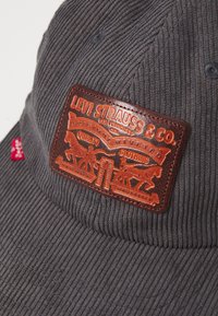 Levi's® RELAXED DAD HERITAGE UNISEX - Gorra - dark grey