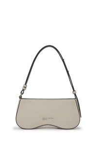 Borsa a tracolla in pelle grigia chiara con forma arrotondata, dettagli neri, una sola tracolla e logo sulla parte anteriore.