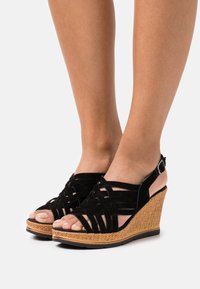 Tamaris Plateausandalette - black