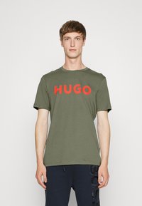 HUGO DULIVIO - T-shirt estampada - olive