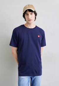 Double A by Wood Wood - ACE - T-Shirt basic - navy Thumbnail-Bild 1