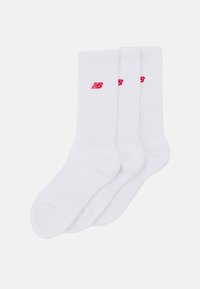 ESSENTIALS CUSHIONED CREW SOCKS PATCH LOGO 3 PACK - Socks - white