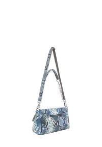 Borsa a tracolla con motivo in pelle di serpente nelle tonalità di blu e grigio, dotata di una tracolla a catena e di una tasca con cerniera frontale. Finitura texturizzata.