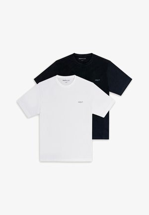 Kaks tavalist ümarakaelusega T-särki, üks valge ja teine must, mõlemal rinnal väike "883 Police" bränding.