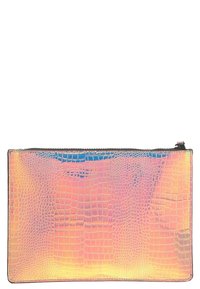 Pochette zippée métallique rose et bleue avec un motif crocodile texturé, finition lisse et fermeture éclair noire. Forme compacte et rectangulaire.