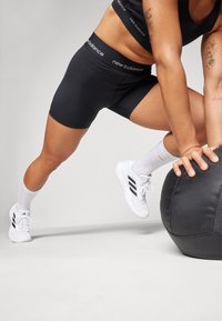 New Balance SLEEK HIGH RISE SPORT SHORT - Tights - black