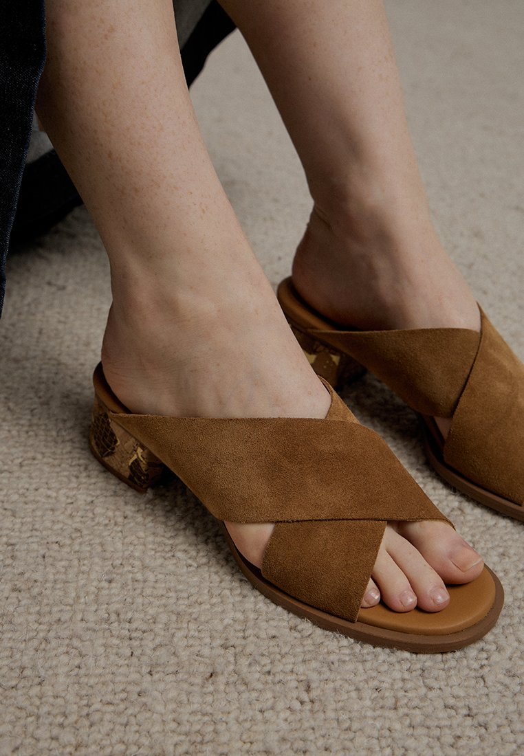 See by Chloé Muiltjes met hak bruin