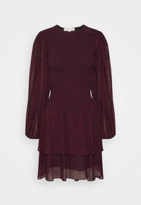 Abito rosso con stampa leopardata nera, caratterizzato da maniche a sbuffo lunghe, un corpetto aderente e una gonna a strati e fluida. Tessuto semi-trasparente.