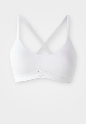 Soutien-gorge de sport blanc avec une texture lisse, un design croisé dans le dos et de fines bretelles. Présente un logo discret et de petites perforations de ventilation sous la poitrine.