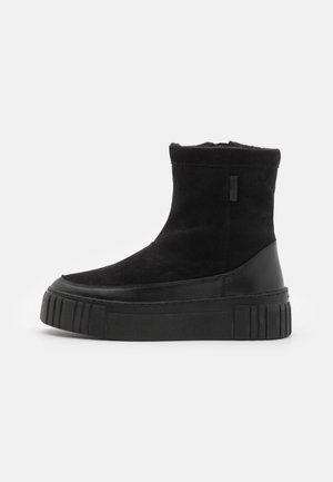 Plateaustiefelette - black