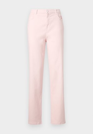 Lys rosa bukser med rette ben, forsideknapper og glidelås, beltehemper og frontlommer på ensfarget bakgrunn.