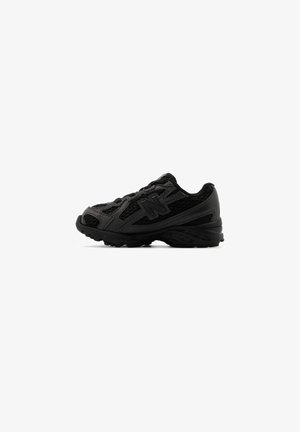 740 BUNGEE - Baby shoes - black cement black