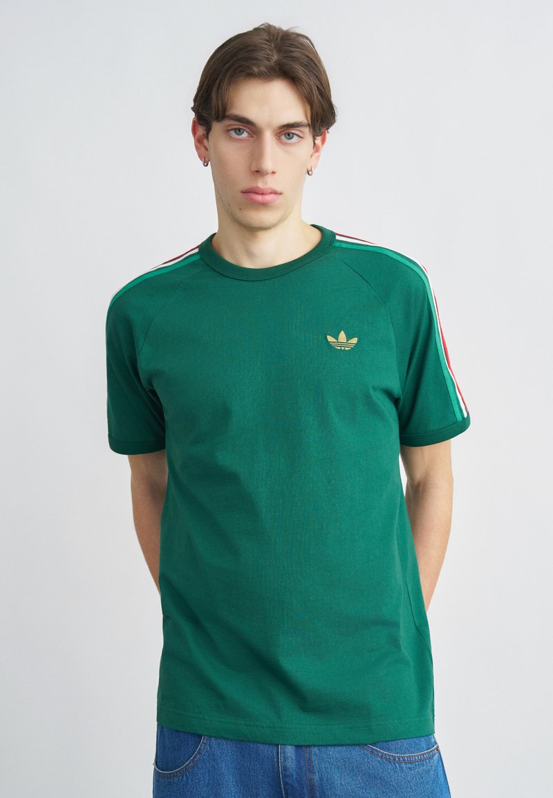 adidas Originals TEE - Nyomott mintás póló - team dark green/bold green/white