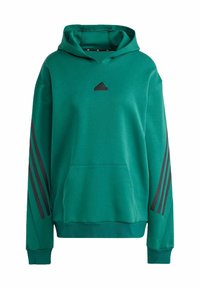 Zelená mikina s kapucí s přední kapsou, černým logem adidas a třemi černými pruhy na každém rukávu. Měkká látka s pohodlným střihem.