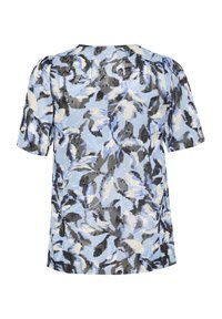 Blouse à manches courtes en bleu clair, présentant un motif texturé de formes abstraites bleu foncé et blanches. Encolure ronde, coupe décontractée.