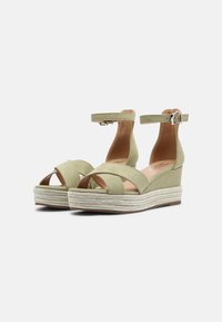Bullboxer 268003F2T - Platåsandaler - sage