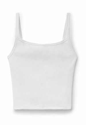 Bílý žebrovaný krátký top s tenkými ramínky a rovný výstřihem, položený na bílém pozadí.