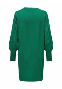 Grön stickad klänning med långa, puffärmar och öppen spetsdetaljering på ärmarna. Rund halsringning, rak passform, längd till mitten av låren.