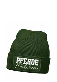 Knitted green beanie with a ribbed texture. Front patch features white text "PFERDE Mädchen." Rounded top design, casual fit.