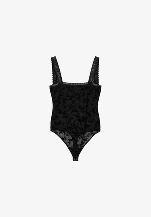 Sort blondebody med blomsterprint, brede stropper med tekstureret kant og trykknaplukning i bunden. Gennemsigtigt materiale med udsøgt detalje.