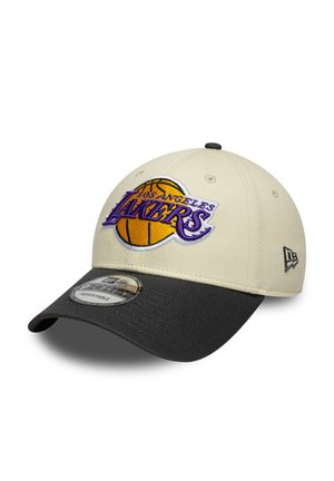 Gorra ajustable beige y negra con el logo de Los Angeles Lakers y un balón de baloncesto en el panel delantero, además del logo de New Era en el lateral.