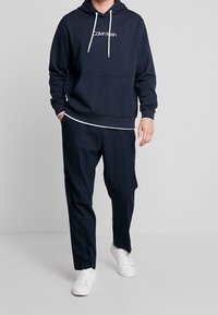 Calvin Klein Mikina s kapucí - dark blue