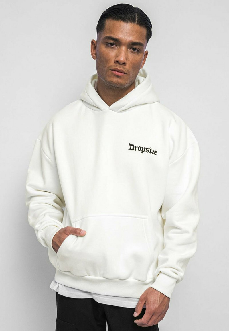 Hoodie blanc avec poche avant et poignets côtelés. Logo "Dropsize" noir brodé sur la poitrine gauche. Texture douce et coupe décontractée.
