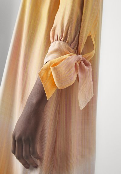 Rodebjer WAVA SUNSET - Robe longue - marigold