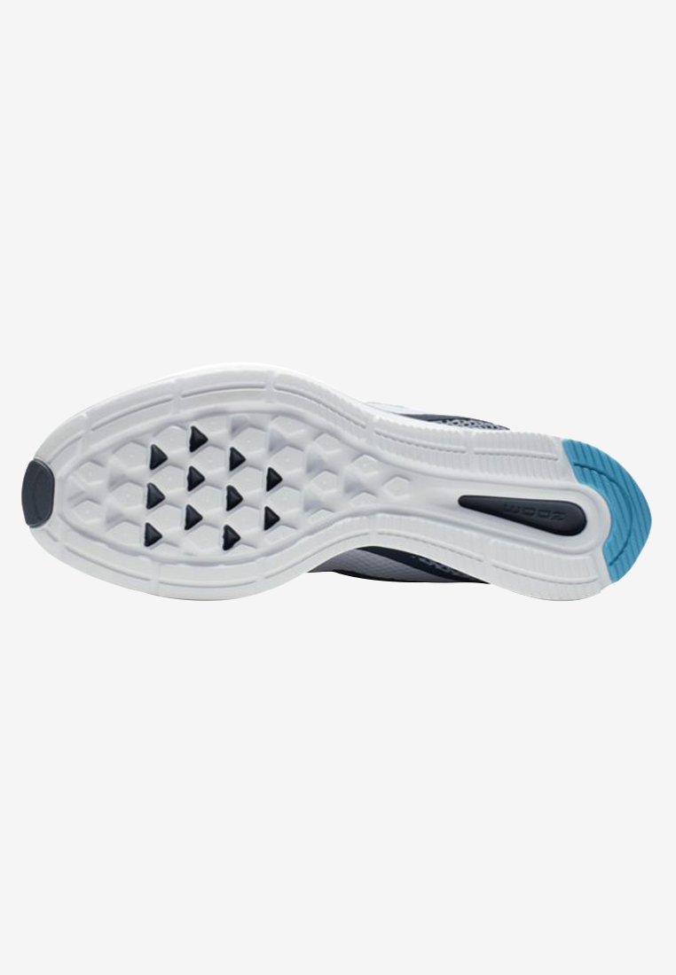 Nike Performance ZOOM STRIKE 2 