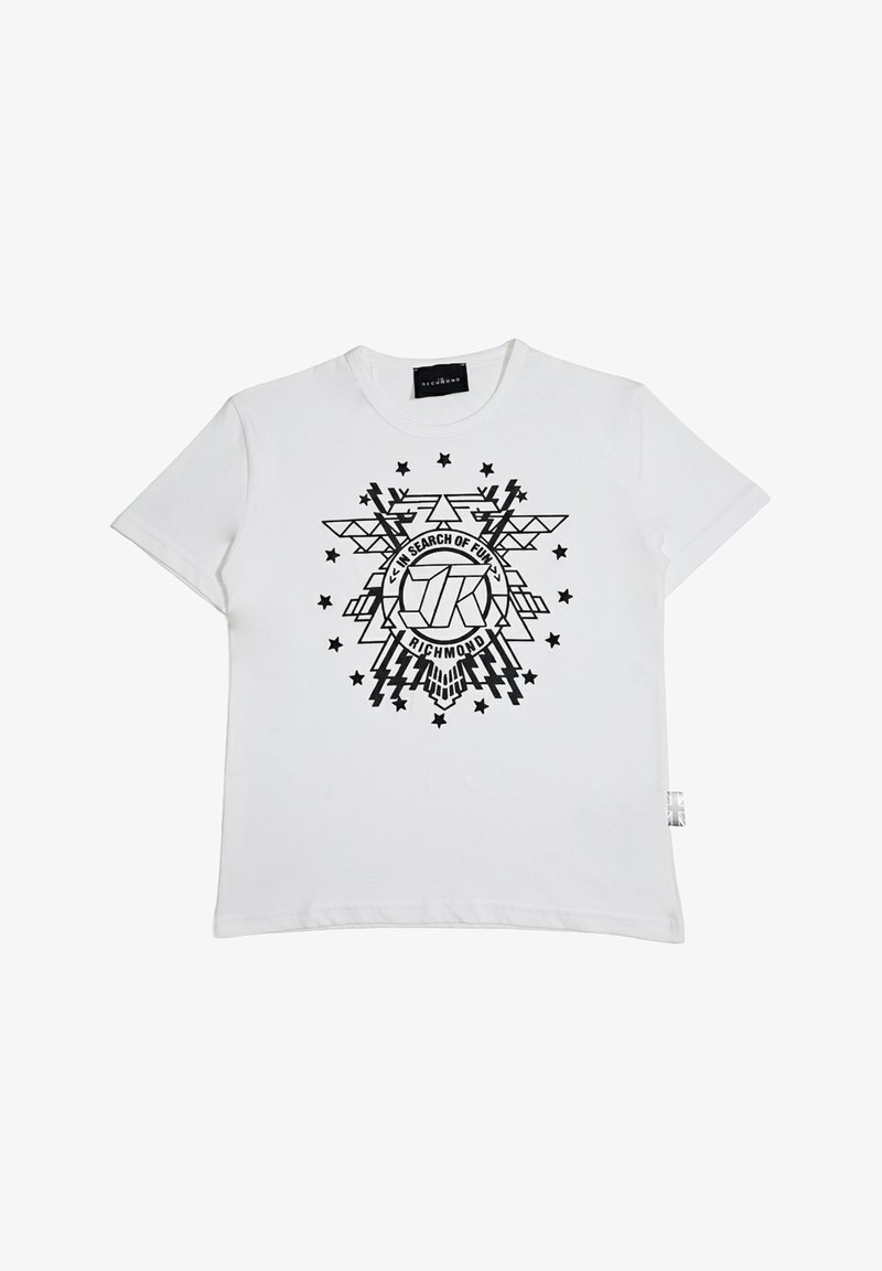 Maglietta bianca a maniche corte con design geometrico nero a forma di stella e fulmine e testo "In Search of Fun" e "Richmond" al centro davanti.