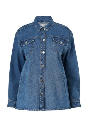 Denimjack in middelblauw met een knoopsluiting aan de voorkant, twee borstzakken, lange mouwen en een iets losse pasvorm. Bevat klassieke stikdetails.