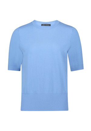 Jasnoniebieski krótki sweter dzianinowy z krótkim rękawem, z zaokrąglonym dekoltem, ściągaczem u dołu i miękką fakturą. Bez wzorów i ozdób.