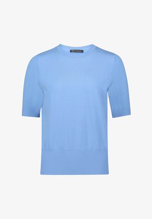 Jasnoniebieski krótki sweter dzianinowy z krótkim rękawem, z zaokrąglonym dekoltem, ściągaczem u dołu i miękką fakturą. Bez wzorów i ozdób.