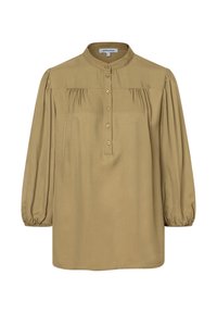 Blouse verte olive à manches longues en matériau doux, avec un col haut, des boutons devant et des détails froncés aux épaules et au dos.