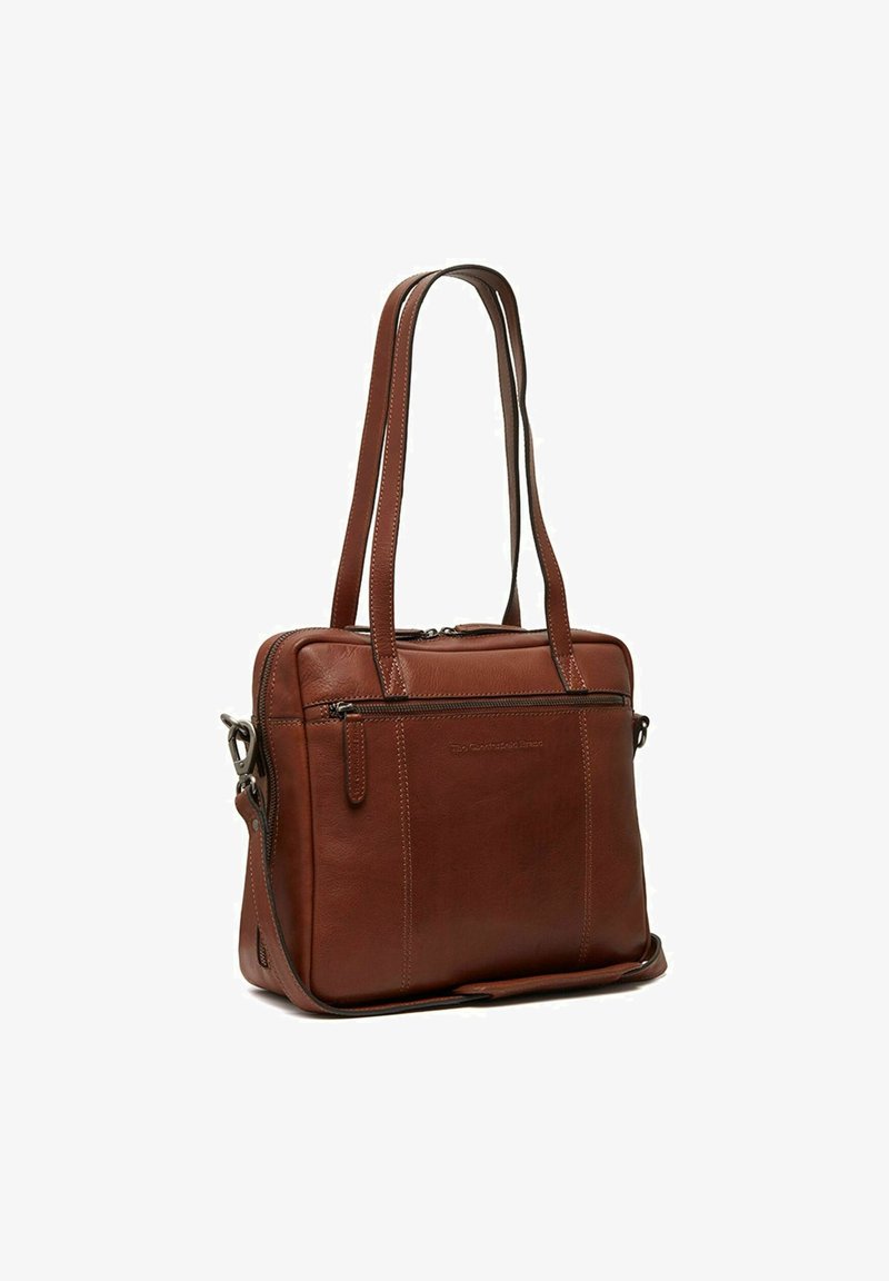 Braune Lederhandtasche mit doppelten Schulterriemen, einem Hauptfach mit Reißverschluss, einer Fronttasche und kontrastierenden Nähdetails. Rechteckige Form.