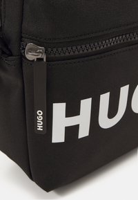 HUGO ETHON LOGO ZIP UNISEX - Axelremsväska - black