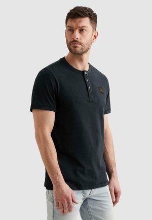 PME Legend, PME LEGEND - HENLEY T-SHIRT WITH BADGE -  - - T-Shirt basic - carbon